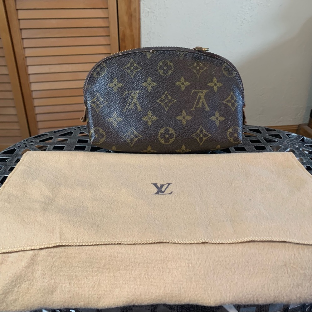 Authentic Louis Vuitton cosmetic pouch - Zipper Needs Replaced